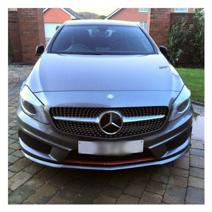 CALANDRE DIAMANT GRISE+CHROME MERCEDES GLA X156